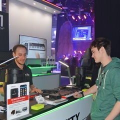 Carter Letsky giving a DMXcat-E demo at LDI 2024