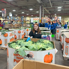 2024-11-20 McKenna Pope of City Theatrical at Hillside Foodbank in Hillside, New Jersey