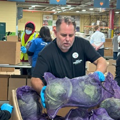 2024-11-20 Matt Schiftic of City Theatrical volunteering at Hillside Foodbank in Hillside, New Jersey