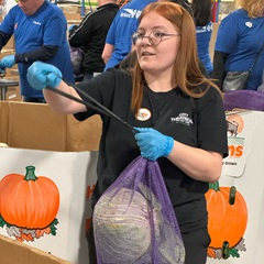 2024-11-20 McKenna Pope of City Theatrical volunteering at Hillside Foodbank in Hillside, New Jersey